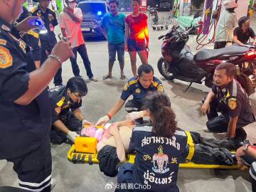 Peck Palitchoke爬车、咆哮、踢人！保安、目击者全出来了！