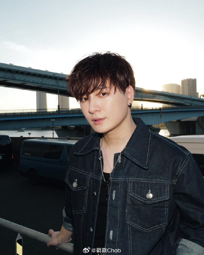 Krist Perawat发文力挺Peck Palitchoke 开怼施暴者