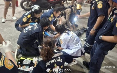 泰国歌坛顶流遭遇持刀袭击 面部受伤送医