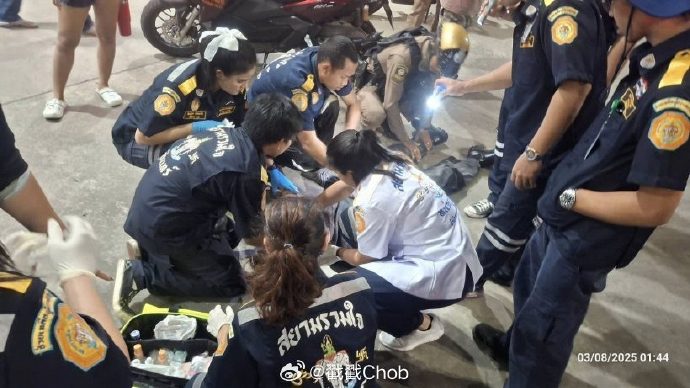 泰国歌坛顶流遭遇持刀袭击 面部受伤送医