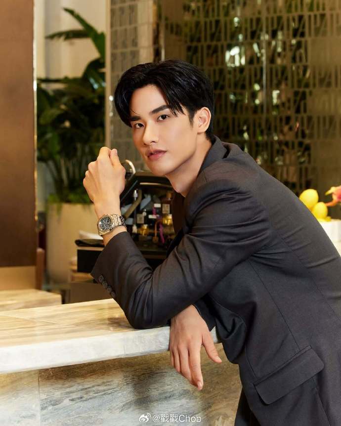 Tay Tawan用行动力挺家园 携粉丝捐款14万铢