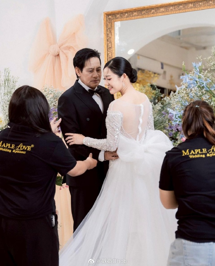 28岁年龄差挡不住真爱!Tide与Tubtim甜蜜拍婚纱照