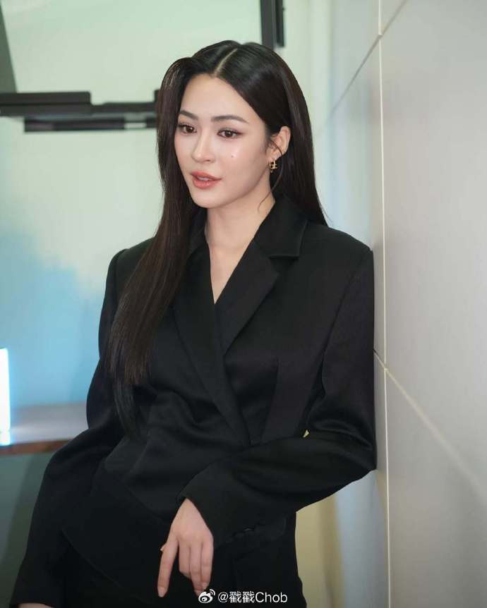 Lingling Kwong遭私生饭尾随 电视台发声明严正警告