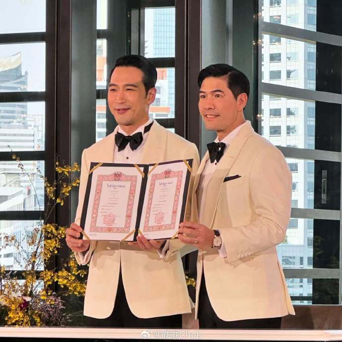 11年爱情长跑终成正果 Woody与男友正式登记结婚