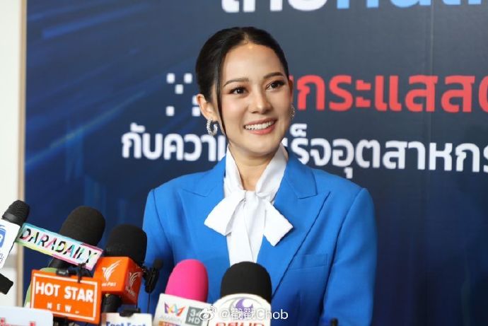 Tubtim Anyarin签约大马公司 开启歌手新篇章