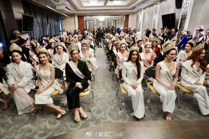 77位万国佳丽现身调查局 呼吁Tangmo案重新审理