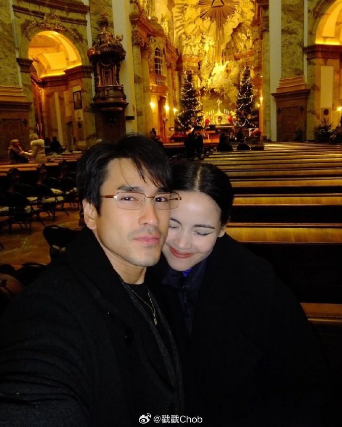 Nadech携Yaya迎接2024新年 浪漫奥地利度假照曝光