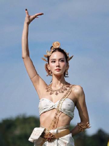 Janie Tienphosuwa走上修行之路 或剃发将前往斯里兰卡