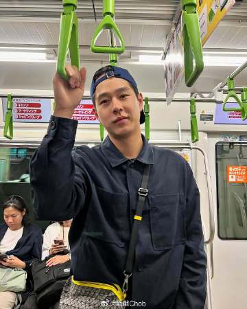 Toyy Pathompong宣布剃度出家 以实际行动报恩父母