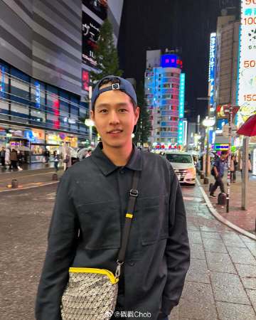 Toyy Pathompong宣布剃度出家 以实际行动报恩父母