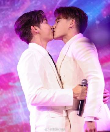 Mew Suppasit深情亲吻Tul Pakorn 上海之旅高甜撒糖