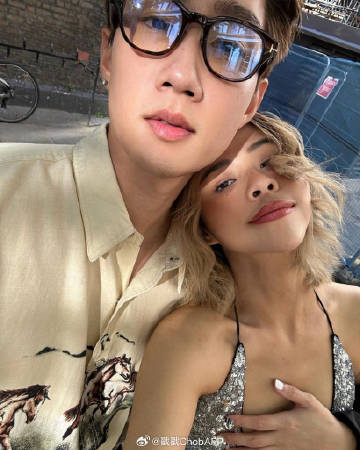 Captain Chonlathorn恋爱五周年秀甜蜜！与Ploy Chava暂无结婚计划