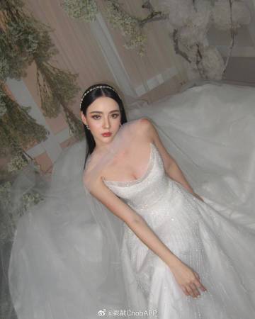 Mookda Narinrak作品减少引关注！合约将到期去向成谜