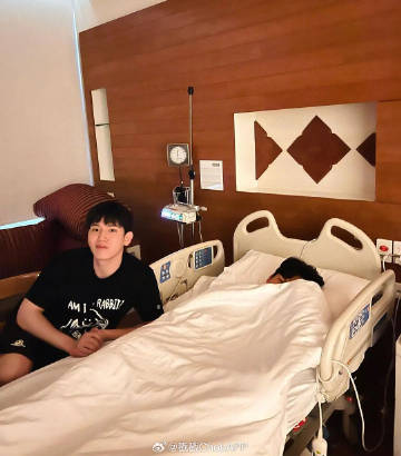 Tay Tawan肺部感染入院后出院！New Thitipoom报平安并吐槽治安问题