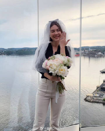 Matt Peeranee惊喜宣布订婚！神秘男友求婚成功甜翻网友