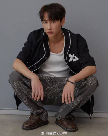 Gun Atthaphan斩获Seoul国际电视剧大奖“杰出亚洲明星”，人气实力获国际认可