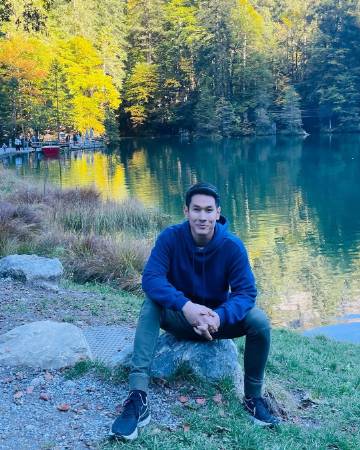 Om Akapan养病期间被曝恋情，神秘女友身份曝光引关注