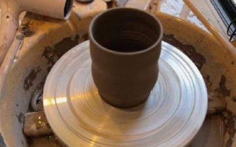 War Wanarat曼谷置新家却先买陶艺机，没床睡纸板笑翻粉丝