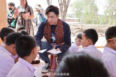 Jam Rachata28岁生日行善，携粉丝筹70万泰铢助建图书馆