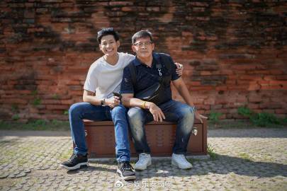 Singto Prachaya为父推迟留学计划，先安顿家庭再赴海外进修