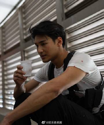 Apo Nattawin确诊新冠轻症居家隔离，工作延期待康复