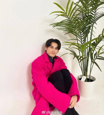 Perth Nakhun确诊新冠致歉，曼谷见面会后紧急居家隔离