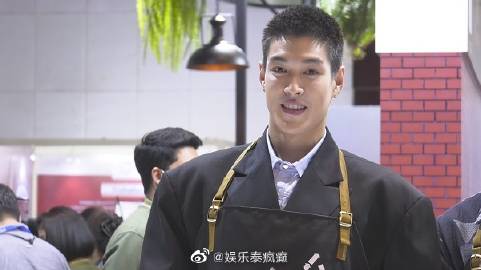 Krating Khunnarong恋爱七年低调护爱，否认“七年之痒”甜度不减