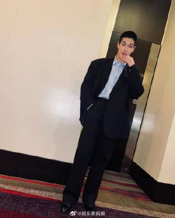 Krating Khunnarong恋爱七年低调护爱，否认“七年之痒”甜度不减