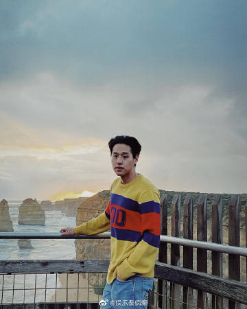 Billkin赴美遭砸车盗窃，护照平板被偷所幸资料无外泄