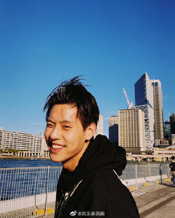 Billkin赴美遭砸车盗窃，护照平板被偷所幸资料无外泄