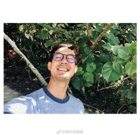 Weir Sukollawat官宣婚讯，甜赞未婚妻Vicky准备步入人生新阶段