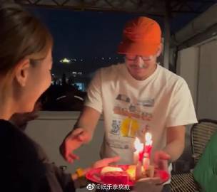 Weir与女友过往同框照被挖，低调恋情曝光难再隐藏