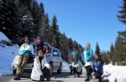 Weir与女友过往同框照被挖，低调恋情曝光难再隐藏