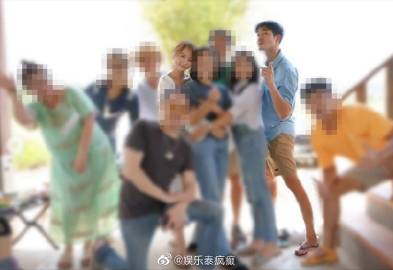 Weir与女友过往同框照被挖，低调恋情曝光难再隐藏