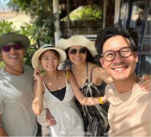 Weir与女友过往同框照被挖，低调恋情曝光难再隐藏