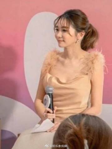 Weir恋情获母亲认可，传将与女友Vicky闪婚引关注