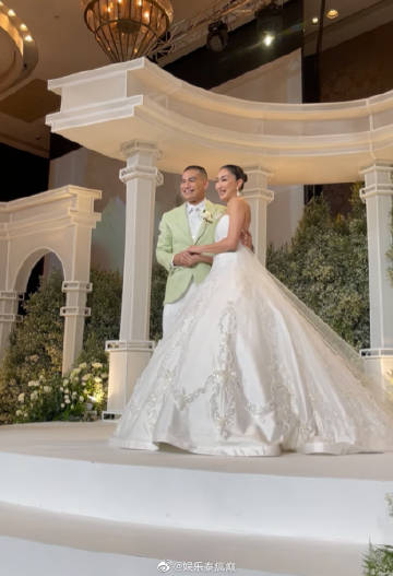 Pancake Khemanit十年恋情修成正果，华尔道夫婚礼梦幻举行