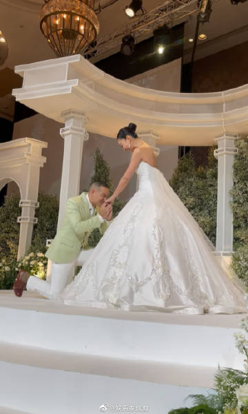 Pancake Khemanit十年恋情修成正果，华尔道夫婚礼梦幻举行