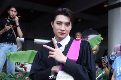 Mean Phiravich顺利毕业，透露将专注事业还有神秘新项目