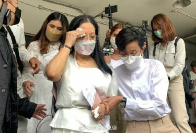 Tangmo Nida母亲为女儿准备最后装扮,含泪盼来生再续母女情