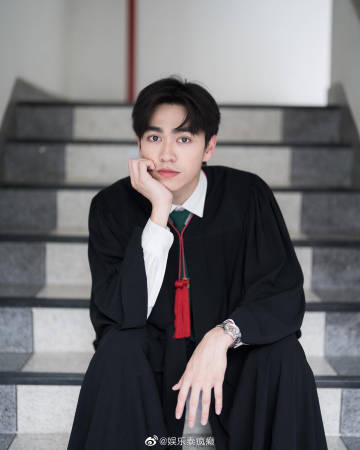 泰国毕业季男星盘点：Singto Prachaya、PP Krit等顺利完成学业引关注