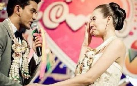 Poh Natthawut与Aey Pornthip结婚十周年，晒婚礼照甜蜜庆祝