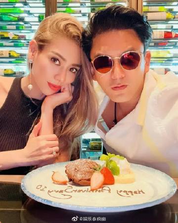 Poh Natthawut与Aey Pornthip结婚十周年，晒婚礼照甜蜜庆祝