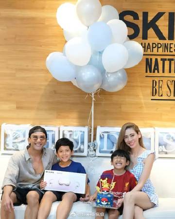 Poh Natthawut与Aey Pornthip结婚十周年，晒婚礼照甜蜜庆祝