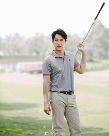 Toy Pathompong确诊新冠轻症居家隔离，工作延期等待康复