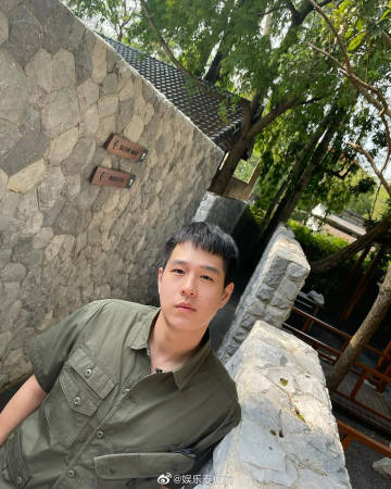 Toy Pathompong确诊新冠轻症居家隔离，工作延期等待康复