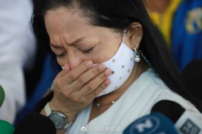 Tangmo Nida葬礼将至母亲崩溃落泪，案件进展与药物争议引关注