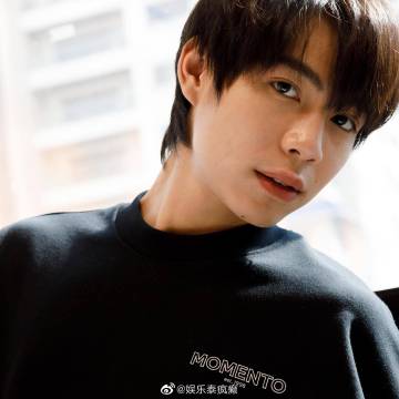 First Kanaphan确诊新冠轻症居家隔离，工作延期等待康复