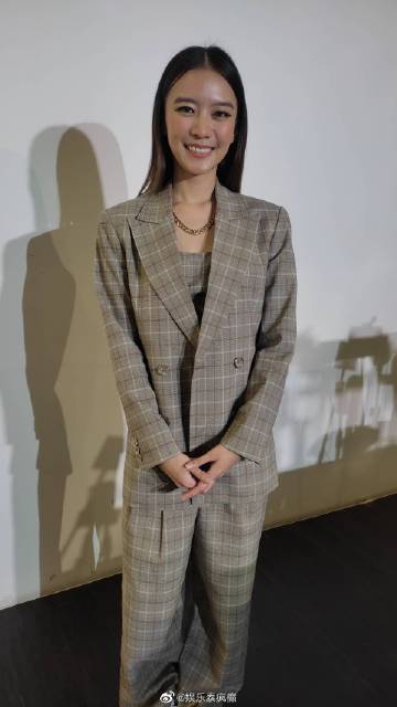 Pearwah Nichaphat证实与Nong Thana分手，坦言相爱却不合选择止步