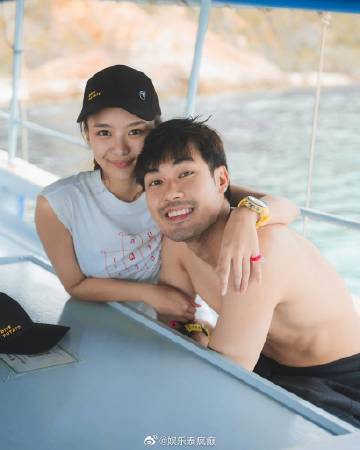 Pearwah Nichaphat证实与Nong Thana分手，坦言相爱却不合选择止步